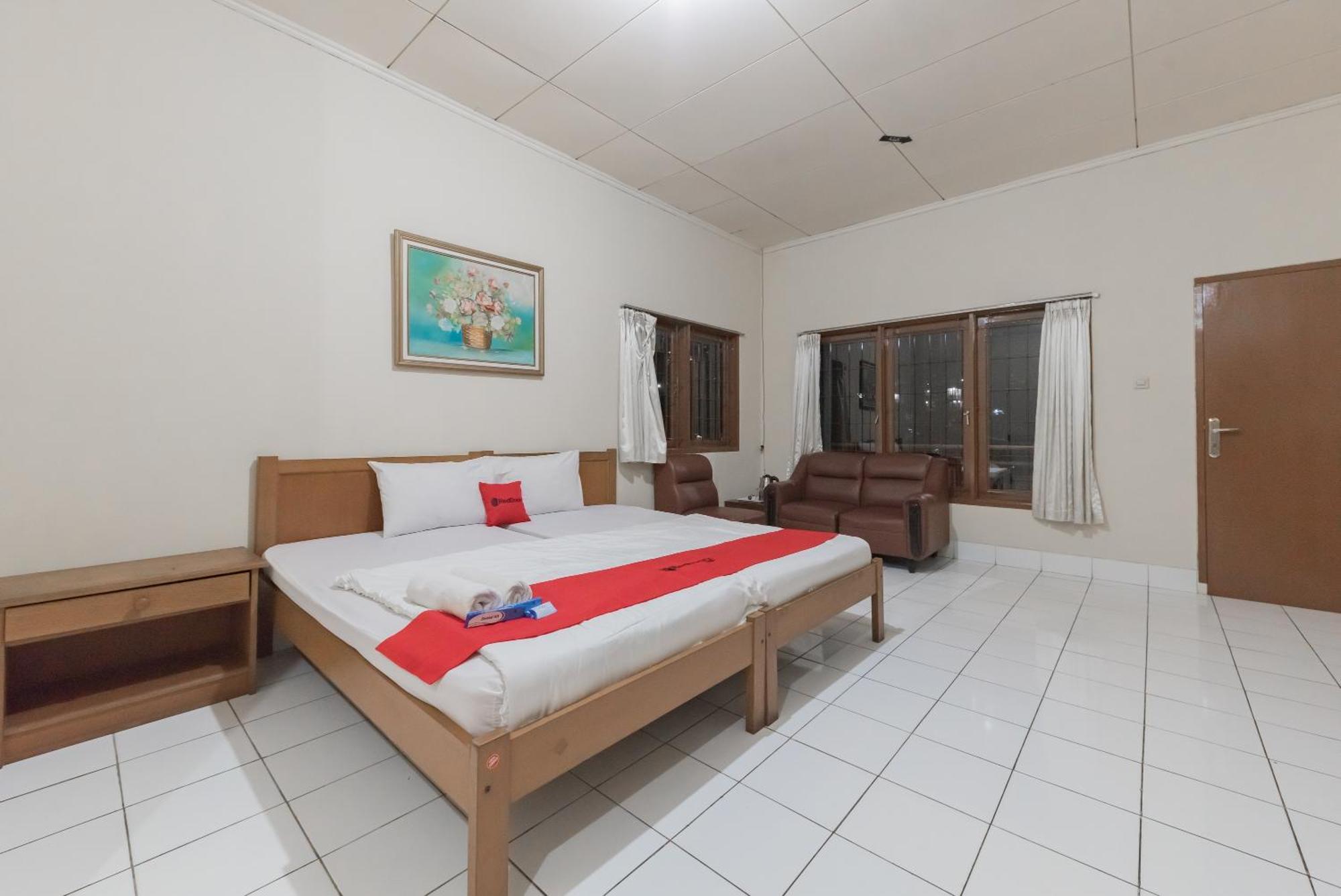 Reddoorz Plus At Hotel Griya Astoeti Богор Екстериор снимка