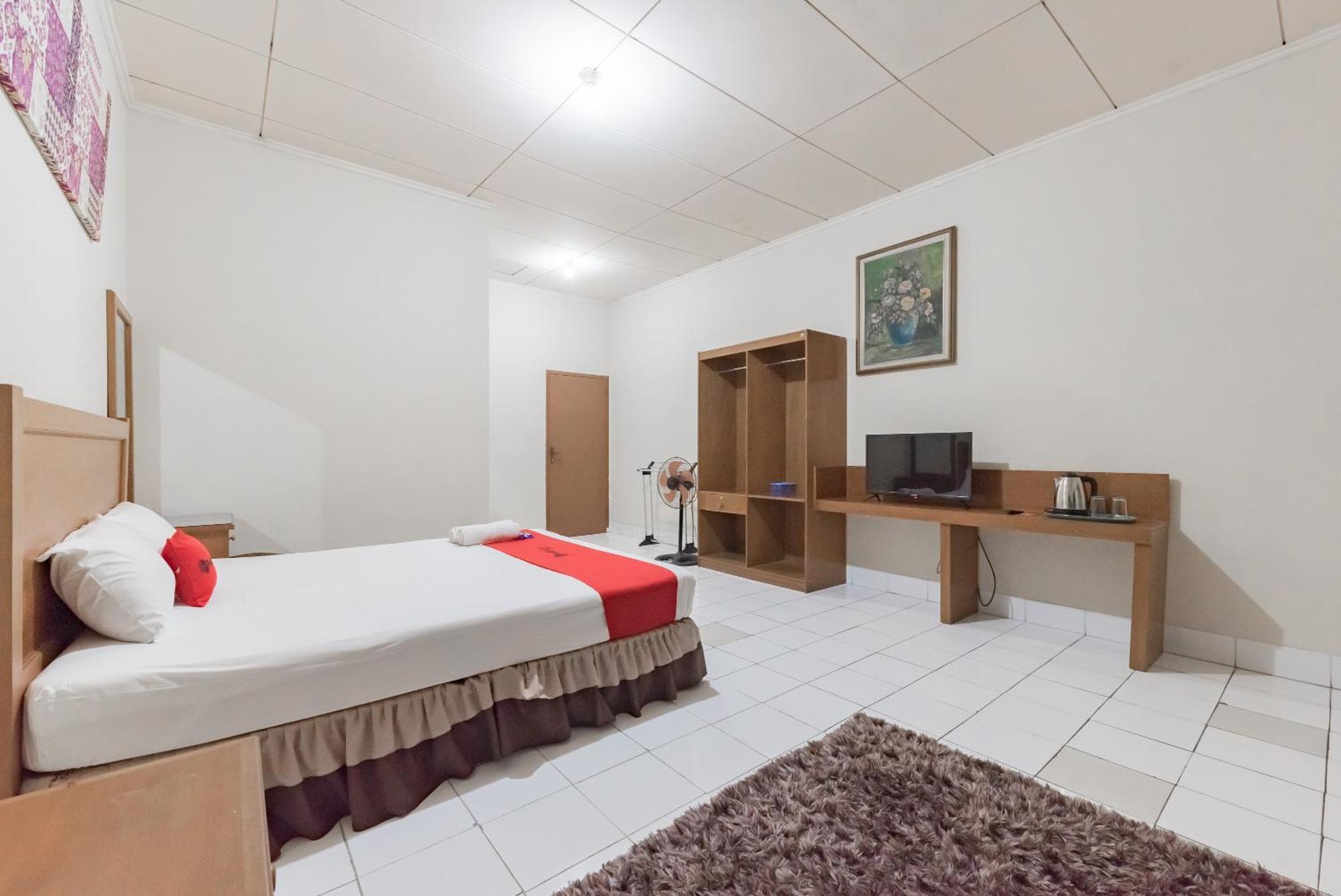 Reddoorz Plus At Hotel Griya Astoeti Богор Екстериор снимка