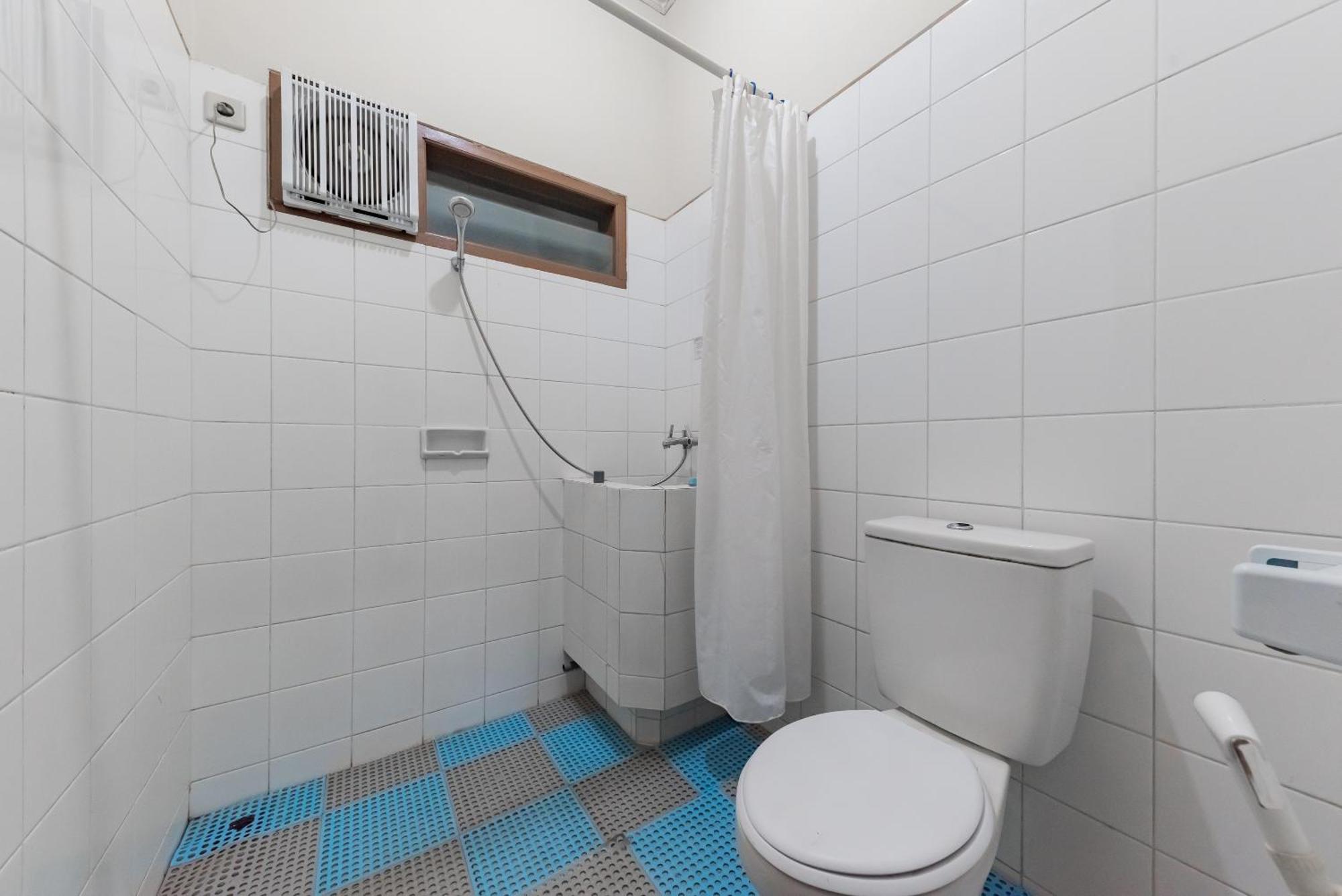 Reddoorz Plus At Hotel Griya Astoeti Богор Екстериор снимка