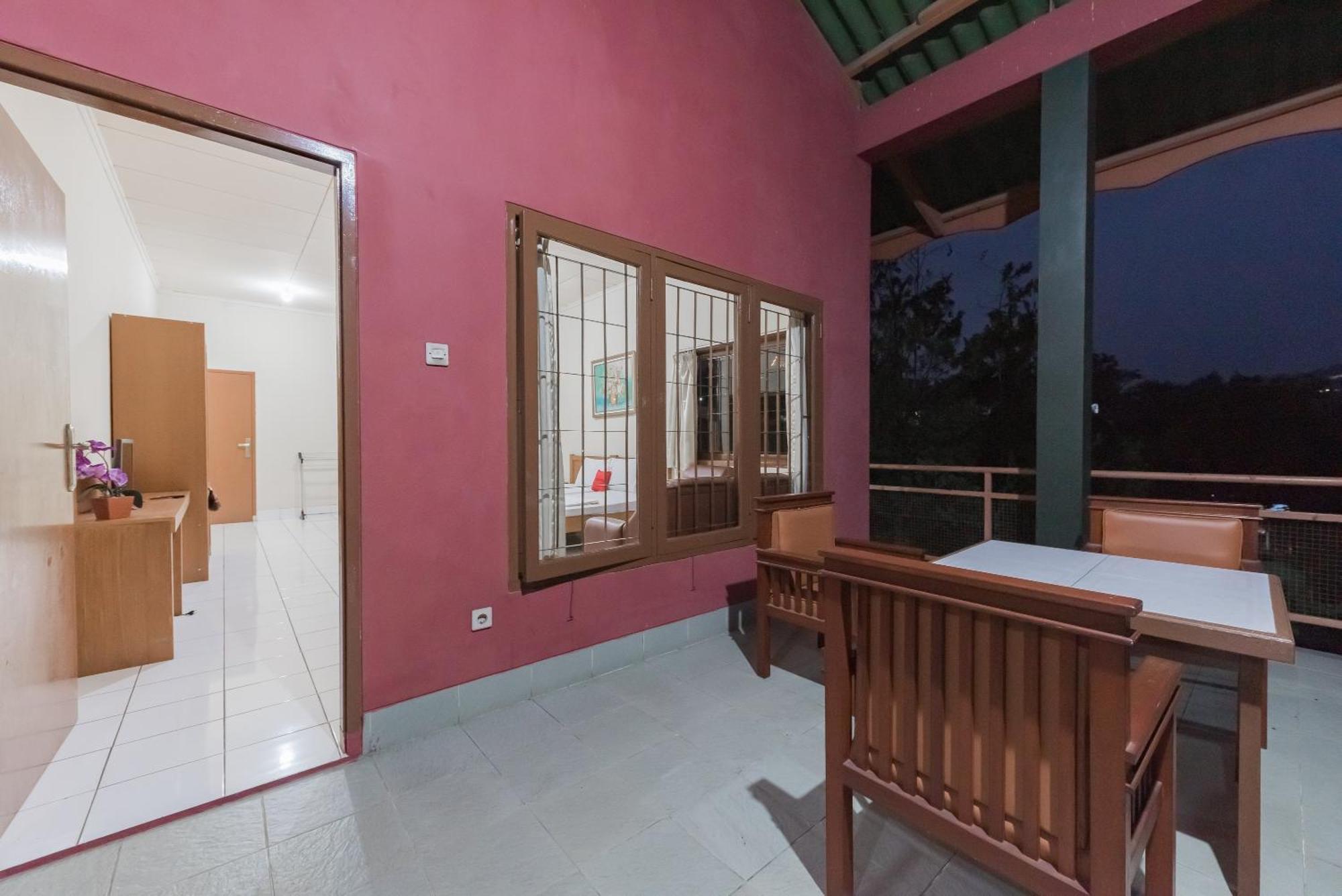 Reddoorz Plus At Hotel Griya Astoeti Богор Екстериор снимка