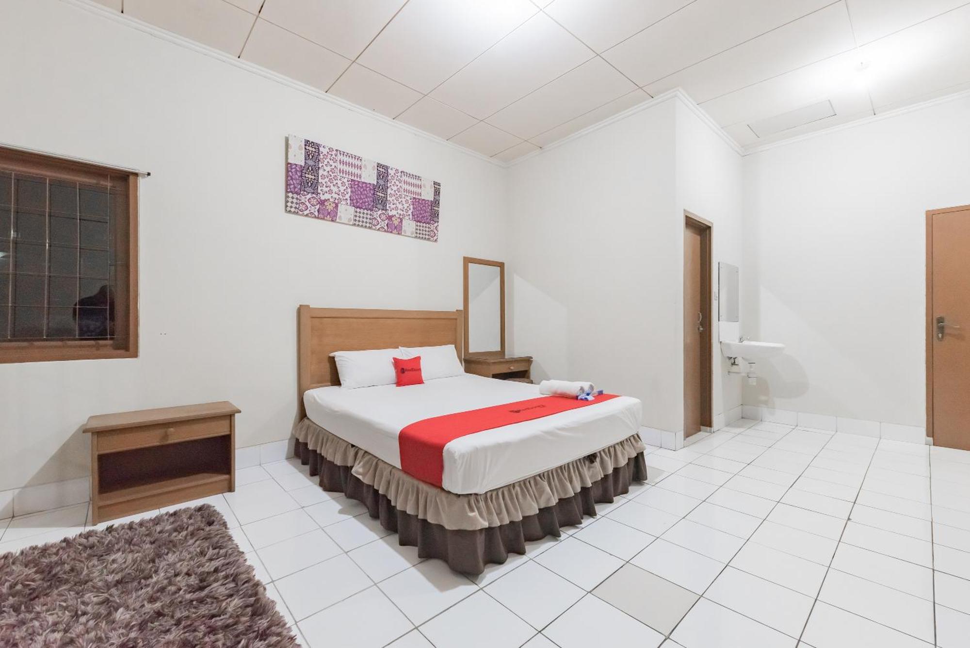 Reddoorz Plus At Hotel Griya Astoeti Богор Екстериор снимка