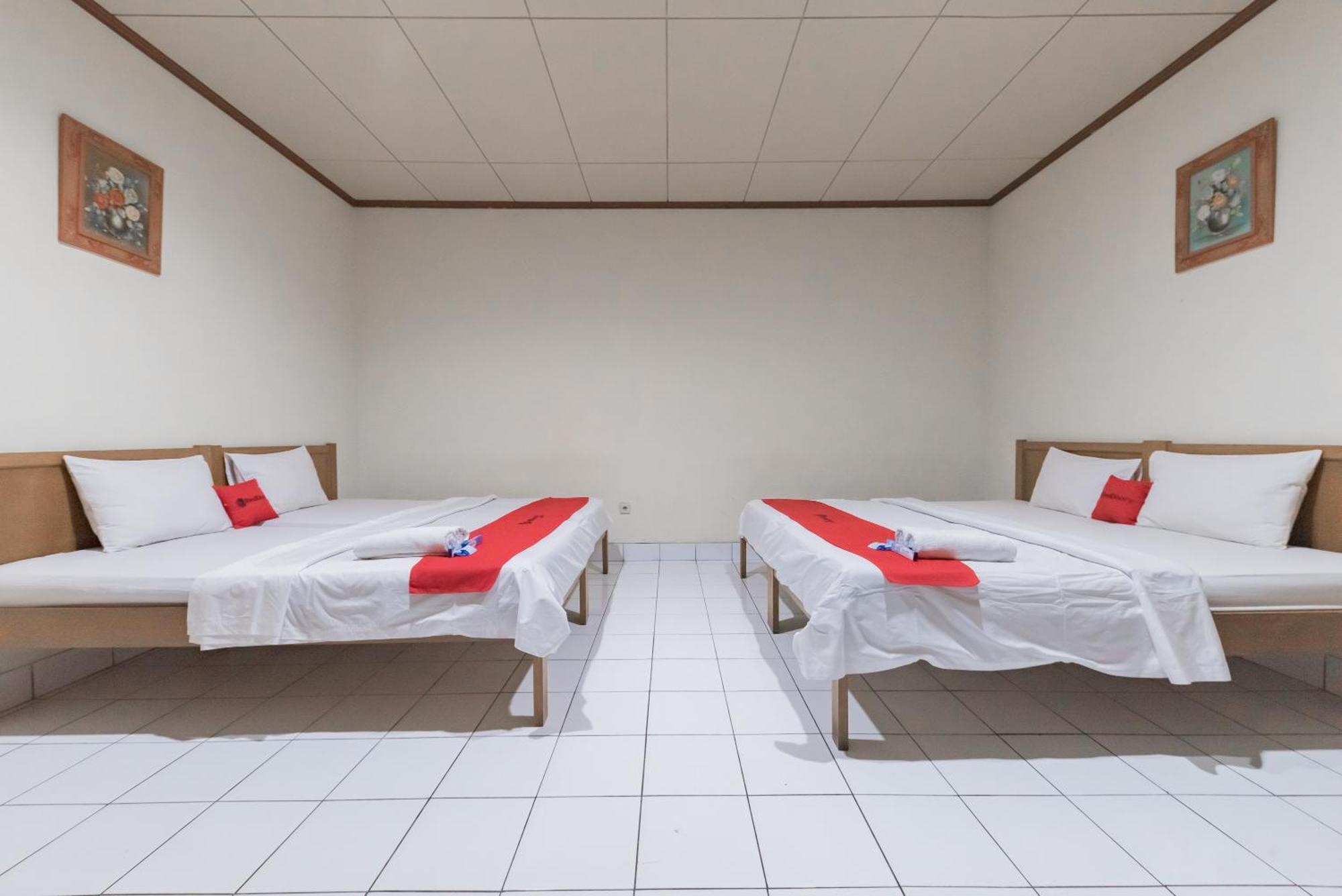 Reddoorz Plus At Hotel Griya Astoeti Богор Екстериор снимка
