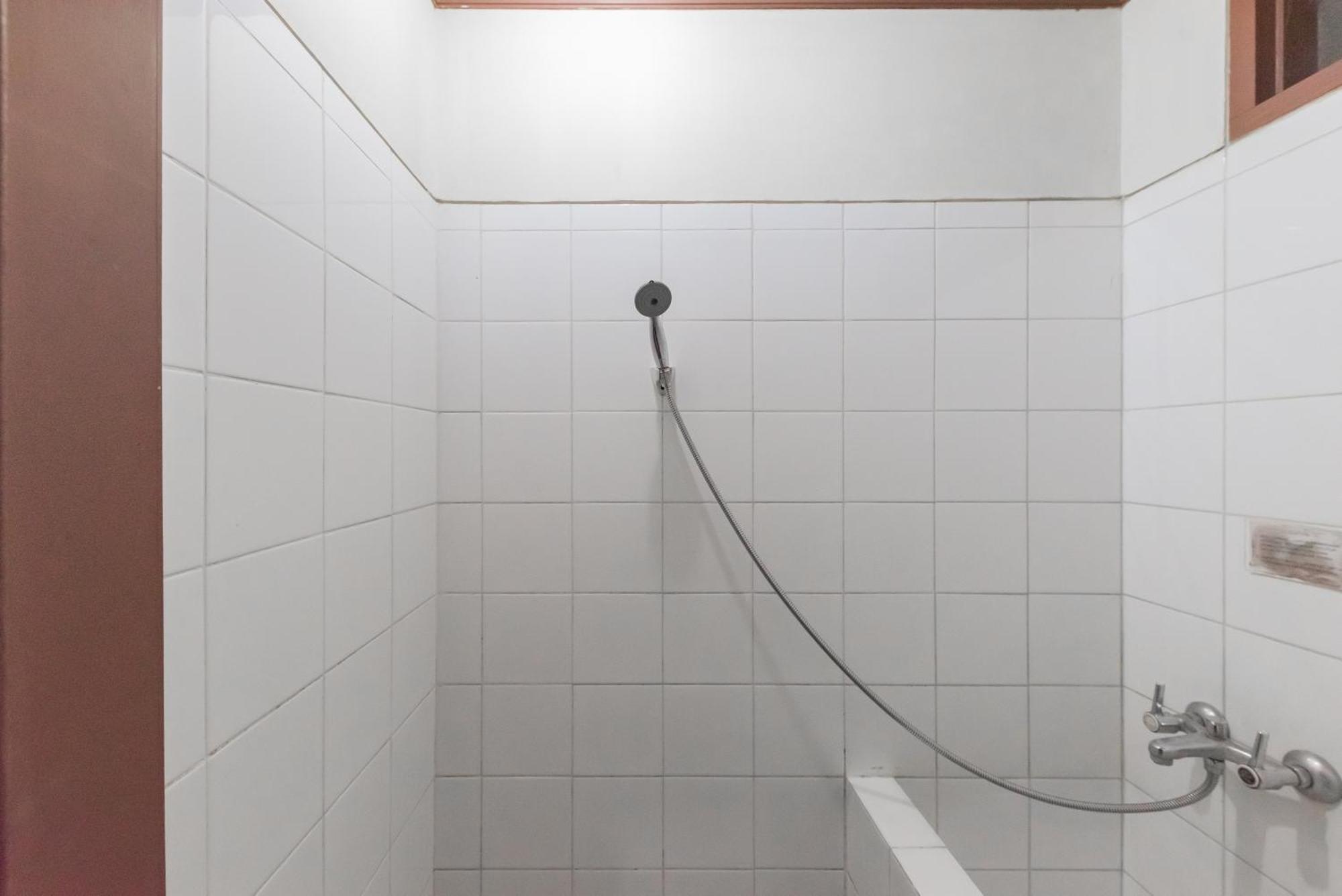 Reddoorz Plus At Hotel Griya Astoeti Богор Екстериор снимка