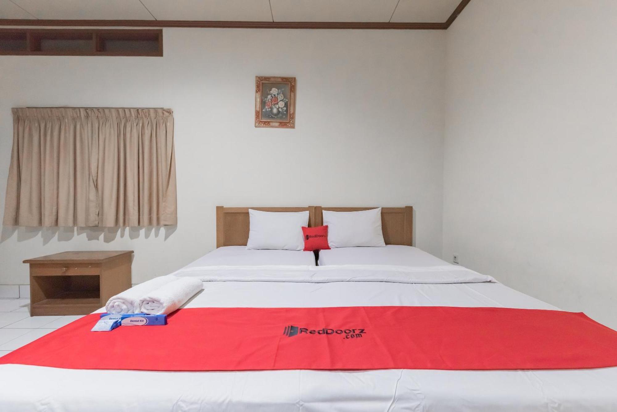 Reddoorz Plus At Hotel Griya Astoeti Богор Екстериор снимка