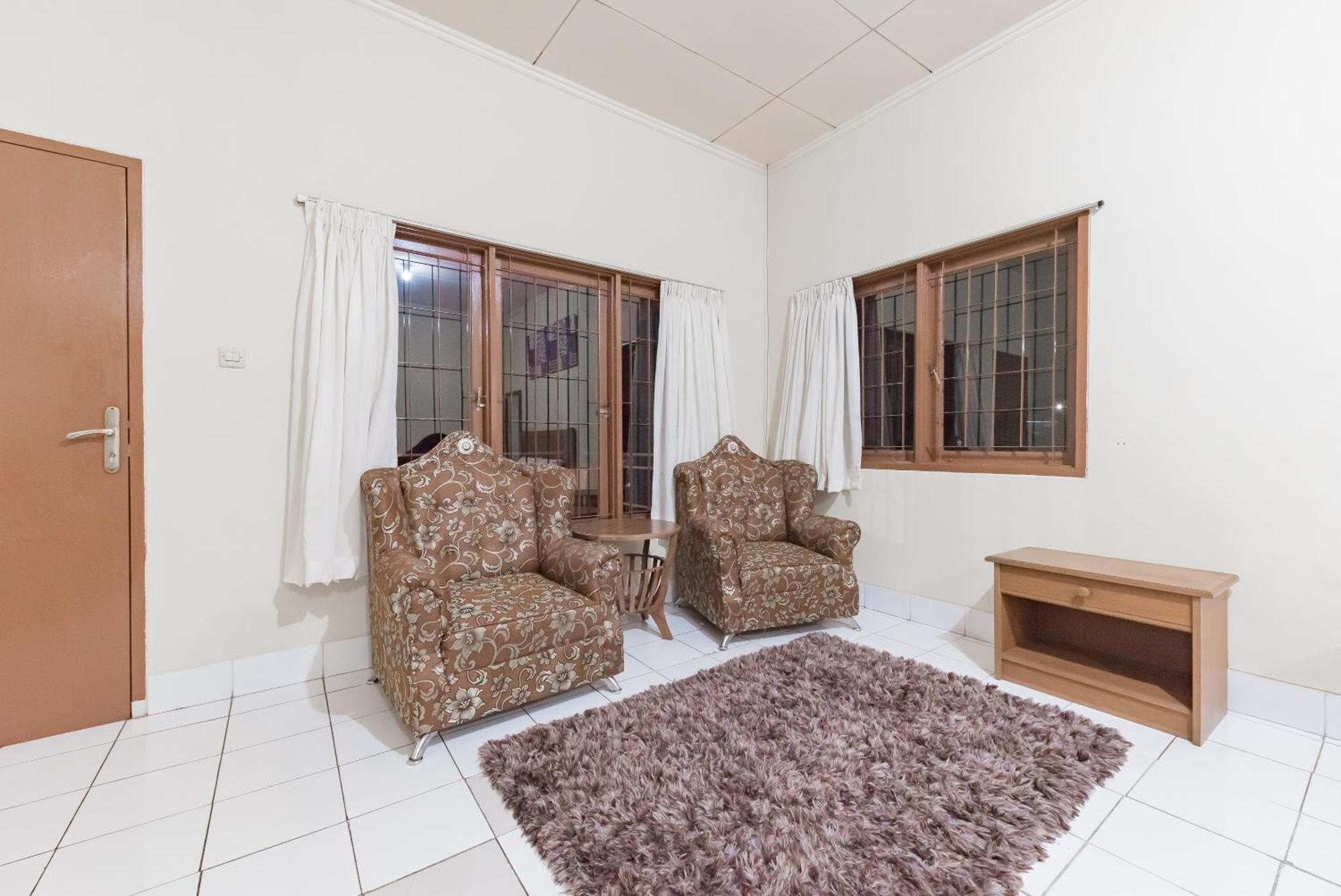Reddoorz Plus At Hotel Griya Astoeti Богор Екстериор снимка